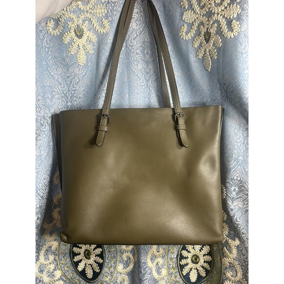 Authentic COACH Mollie 25 Tote Bag 22 In olive green - Picture 2 of 13